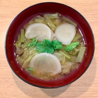 カブとキャベツの味噌汁